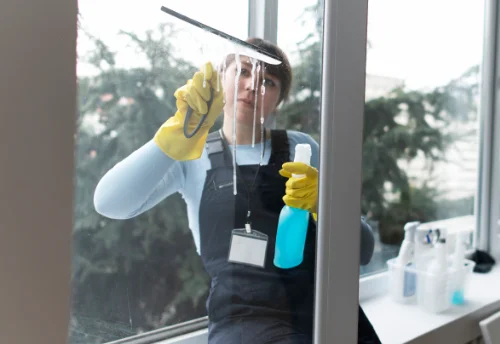 Nettoyage de vitres intérieures et extérieures à Conquereuil